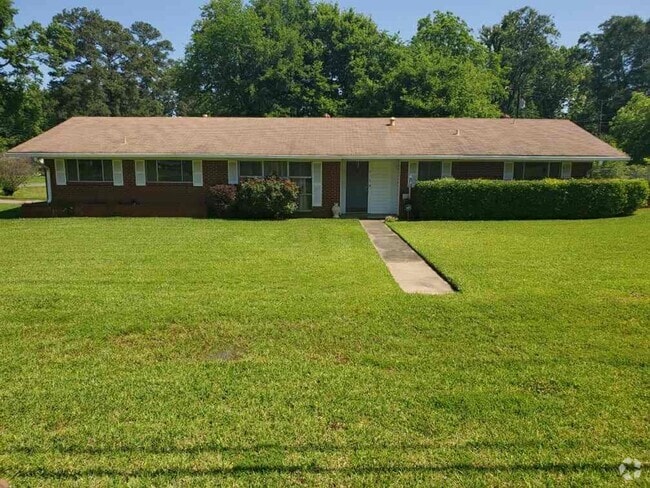 Building Photo - Ranch style home off North Market...