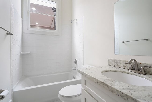 Photo - 1832 Baronne St Unit B