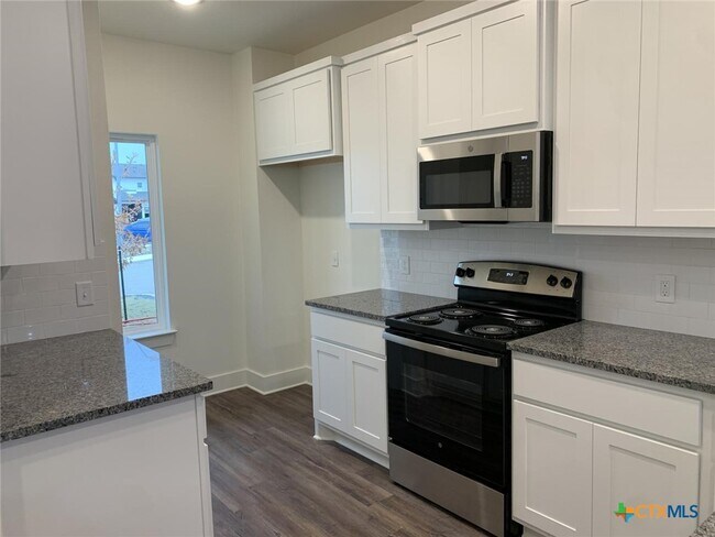 Photo - 1854 Royal Loop