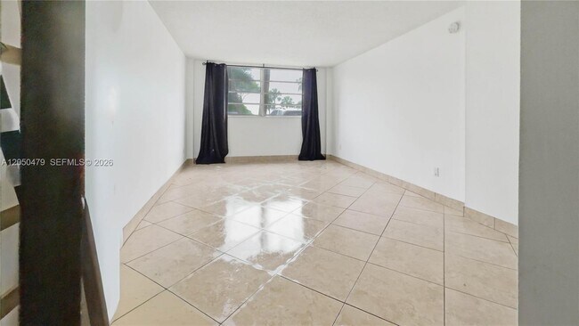 Photo - 16450 Miami Dr Unit 103