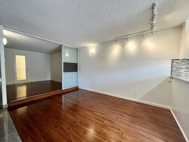 Photo - 659 S Cloverdale Ave