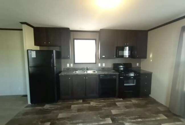 Photo - 410 Deerfield Ln