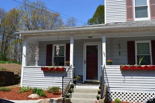 Building Photo - 114 Waverly St Unit 2 Rental
