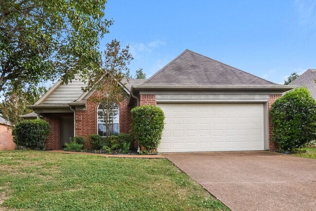 Building Photo - 10255 Green Moss Dr S