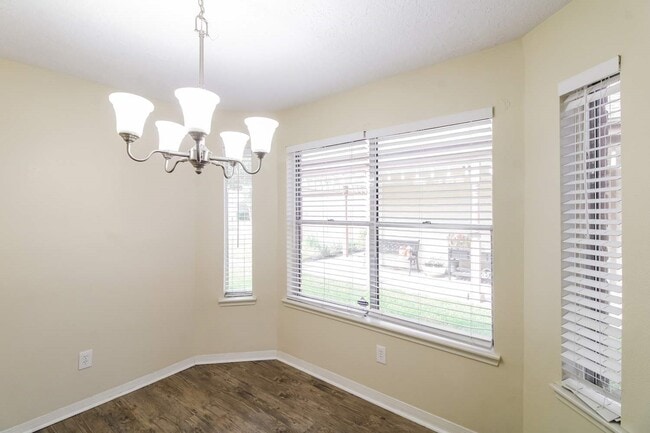 Photo - 207 Queens Ct