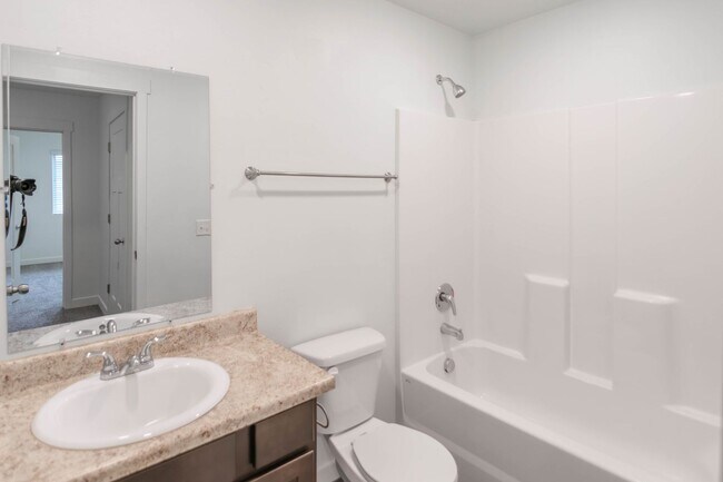 Photo - 7487 Geraint St