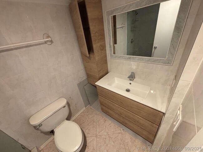 Photo - 250 174th St Unit 910