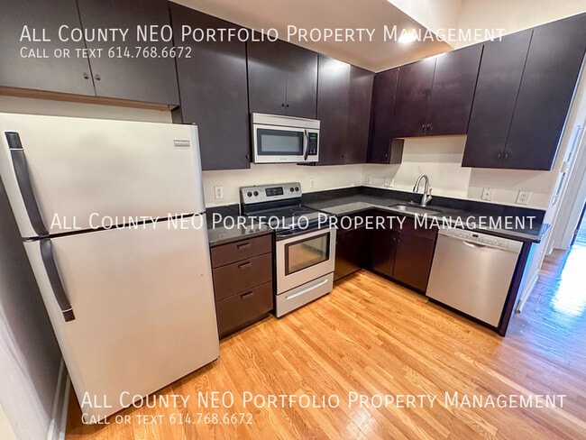 Photo - 1276 N High St Unidad #304