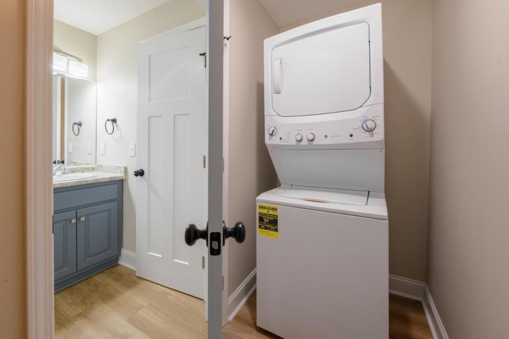 Photo - 231 S Main St