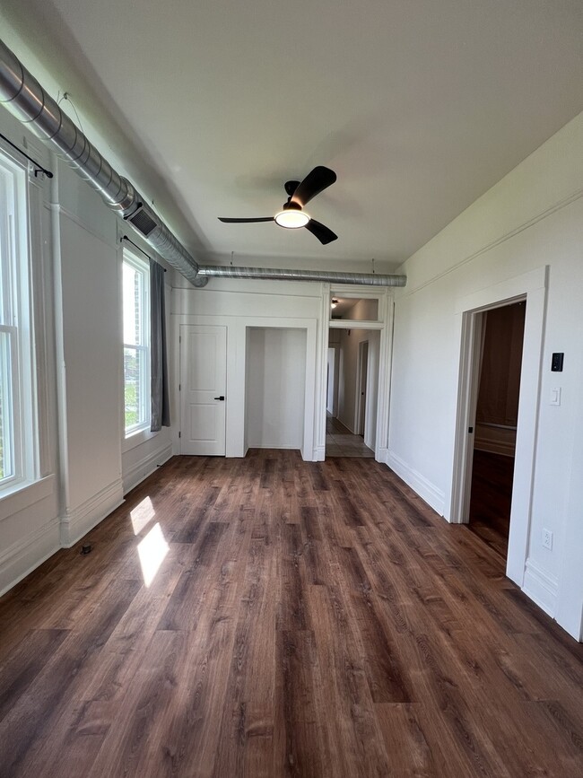 Photo - 5032 S Prairie Ave