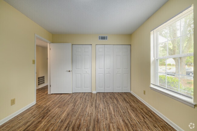 2BR, 1BA - 810SF - Primary Bedroom