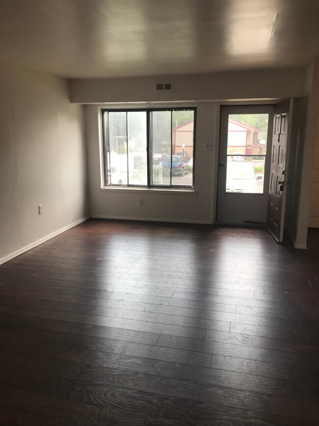 Photo - 1801 Laurel Rd Townhome