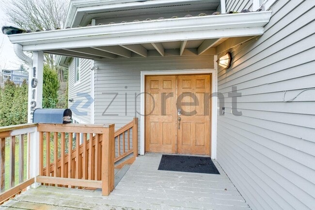 Photo - 10123 Cornell Ave S