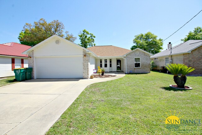 Building Photo - Great 4 Bedroom Home in Fort Walton