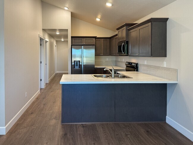 3998 SW Obsidian Ave