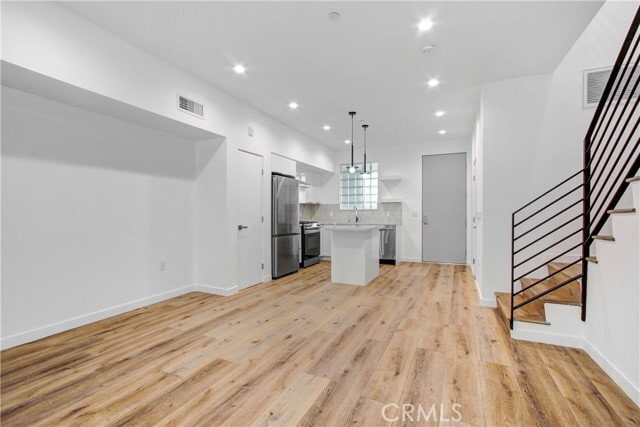 Photo - 4409 Saugus Ave