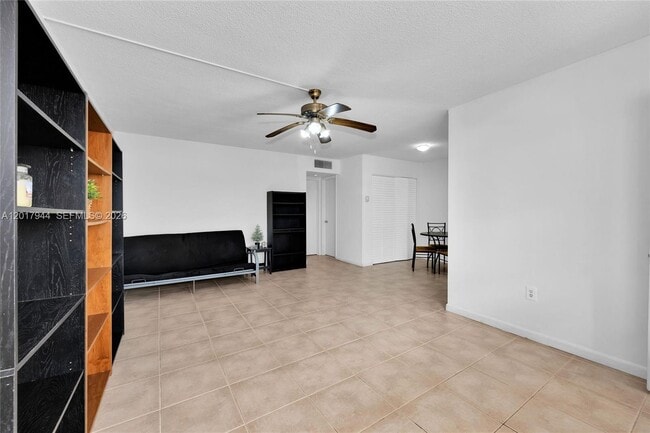 Photo - 12590 NE 16th Ave Unidad 208