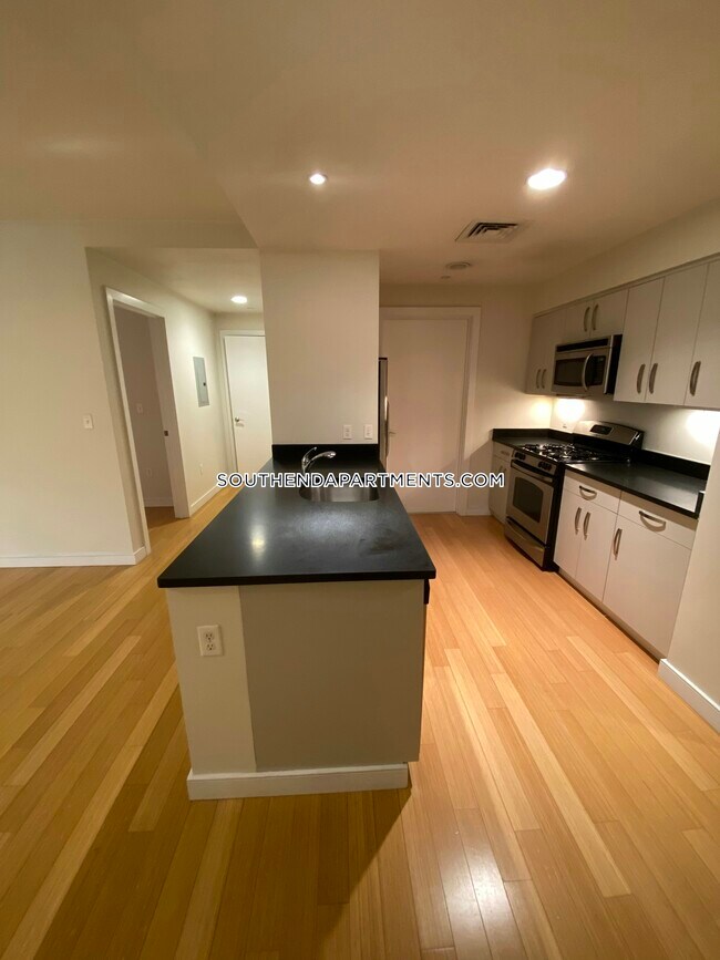 Photo - 601 Albany St Apartment Unit 206