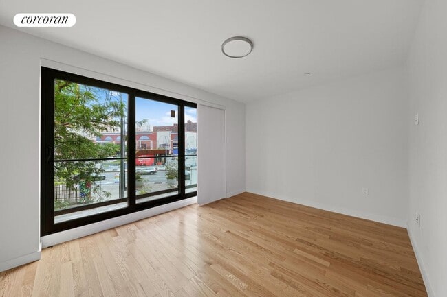 Building Photo - 602 Pacific St Rental
