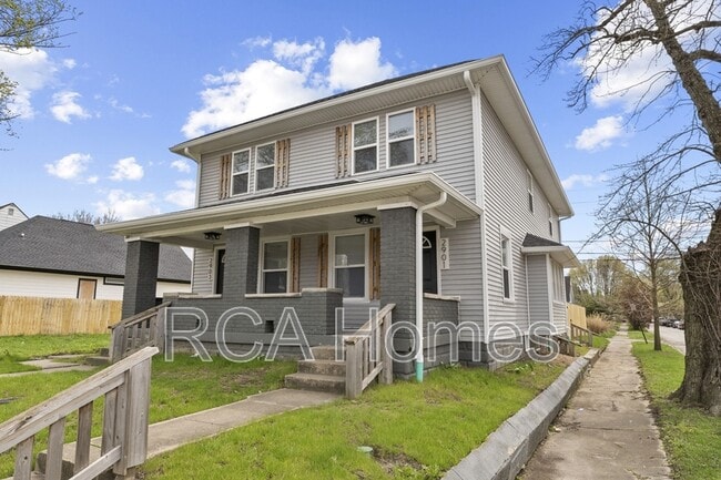 Photo - 2903 E Michigan St