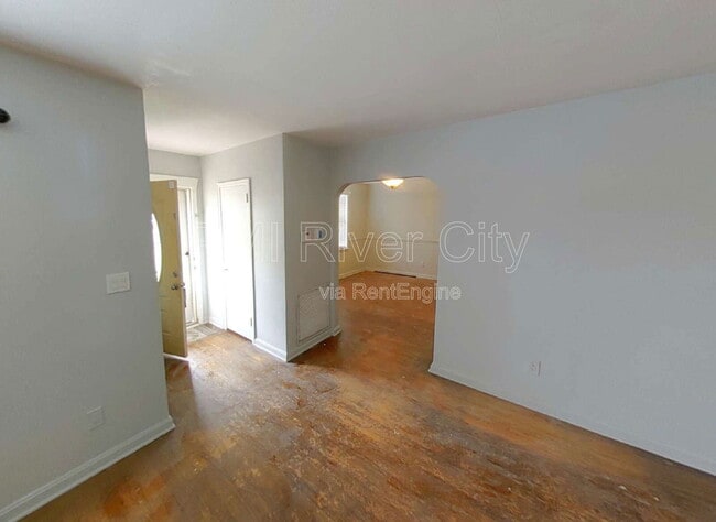 Photo - 433 W 70th St