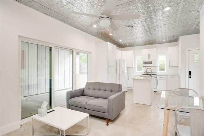 Photo - 2801 Cedarview Dr