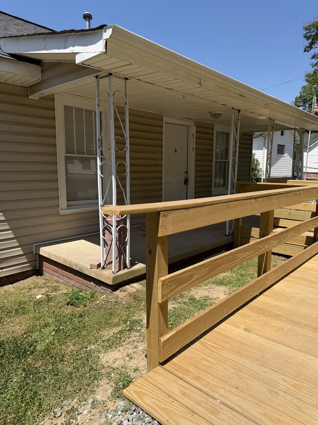 Photo - 919 N Walnut St