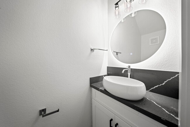 Photo - 4930 Chennault Rd