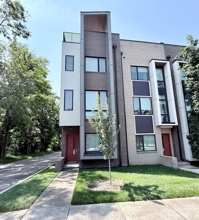 Photo - 1117 Summit Ave