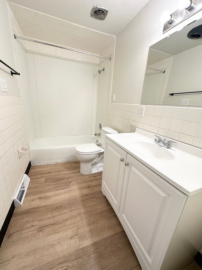 Photo - 490 St Bernard Dr