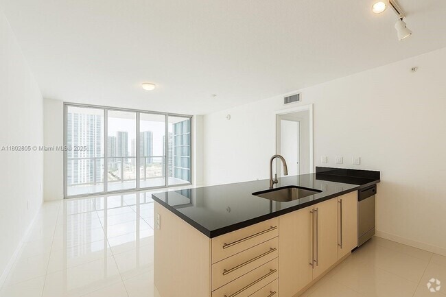 Building Photo - 79 SW 12th St Unit 2511-S Rental