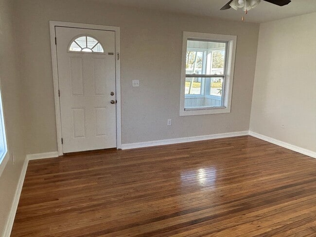 Photo - 1537 Oak Ave