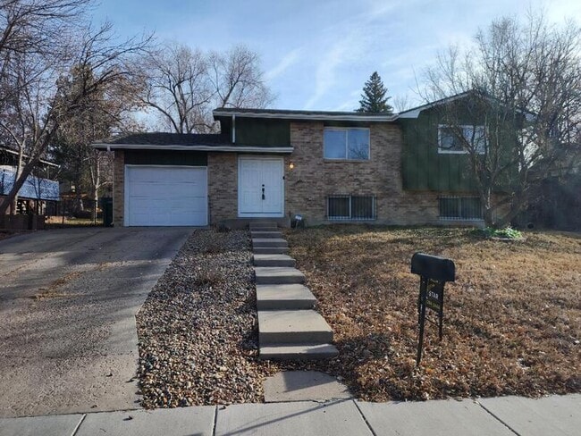 Photo - 605 Raemar Dr