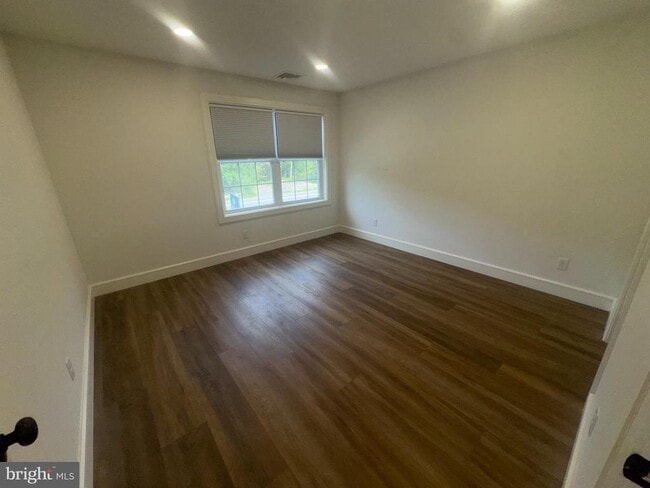 1087 Mt Tom Rd Unit 205