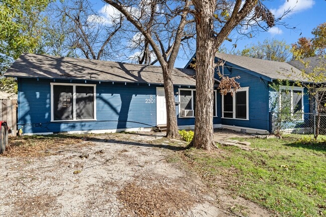 Building Photo - 2301 N 16th St