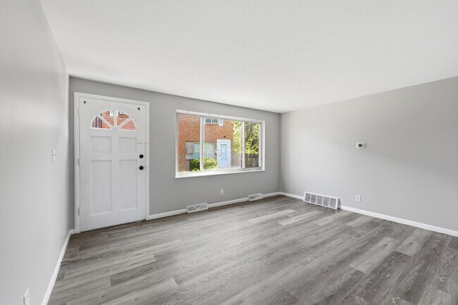 Photo - 1759 Lonsdale Rd Unidad B
