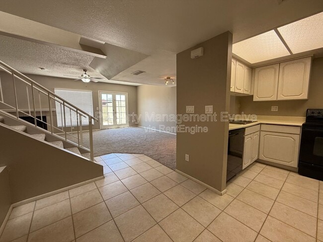 Photo - 815 E Grovers Ave Unidad 24