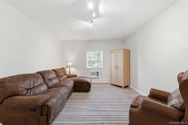 Photo - 120 Greenlawn Rd