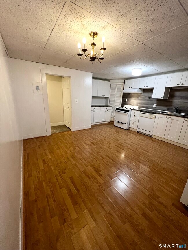 Photo - 143 William St Unit A