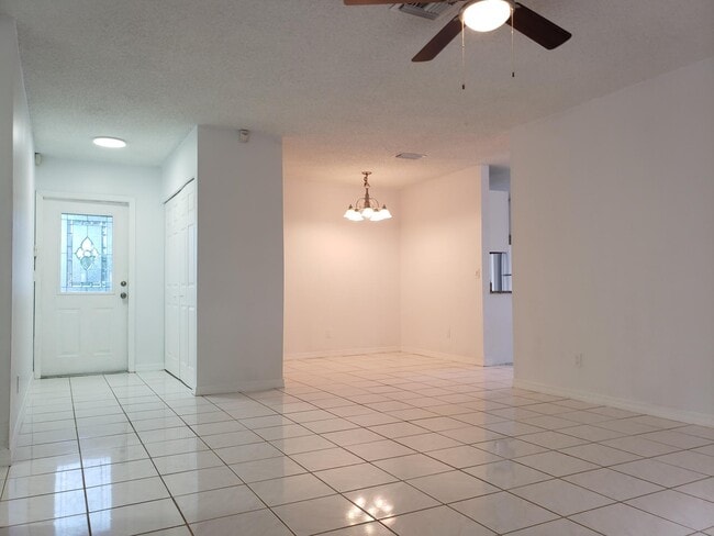 Photo - 1311 N Mangonia Dr