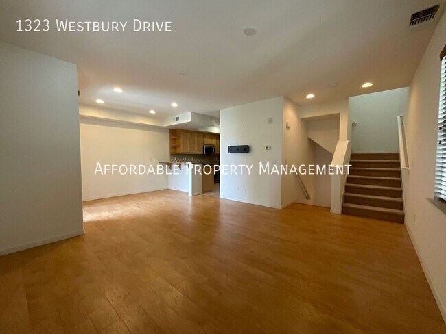 Photo - 1323 Westbury Dr