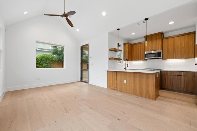 Building Photo - 7706 Watson St Unit 2