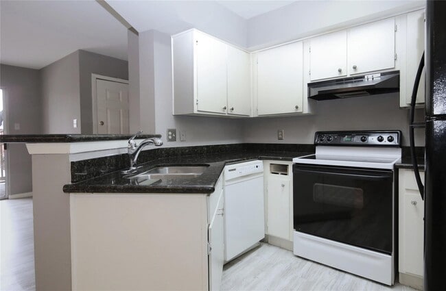 Building Photo - 2626 Holly Hall St Unit 511