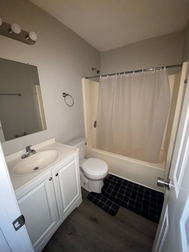 Building Photo - 212 Macon St Unit RS