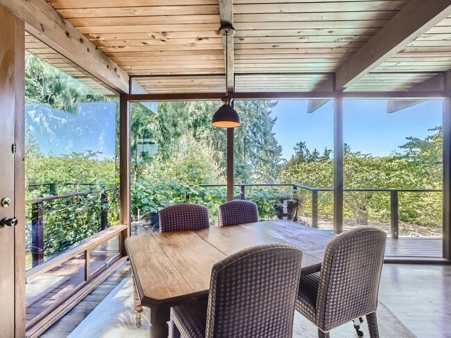 Photo - 4bd/3ba Kirkland House