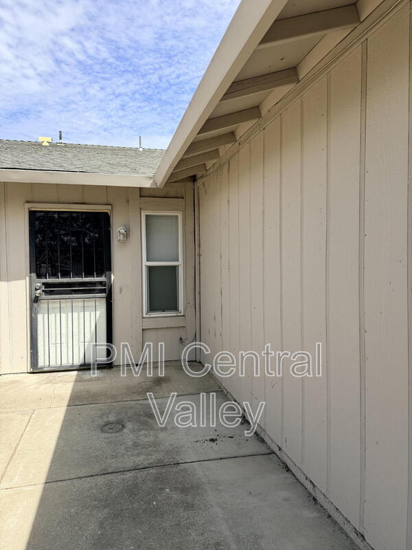 Building Photo - 7932 Montgomery Ave