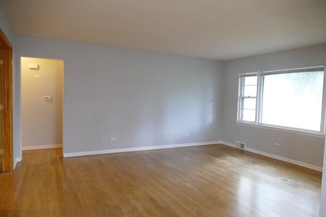 Photo - 5507 S Washington St