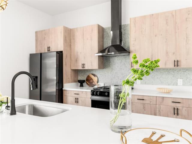 Building Photo - 2019 N Prairie Ave Unit 207