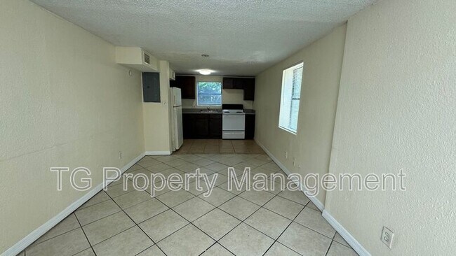 Photo - 2825 Moncrief Rd
