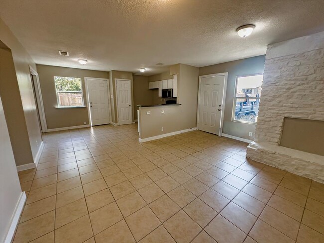 Building Photo - 10211 Brownie Dr